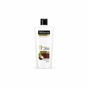شامپو نرم کننده 700میل سفید ترزمه TRESemme حاوی روغن نارگیل و آلوئه ورا مدل BOTANIQUE